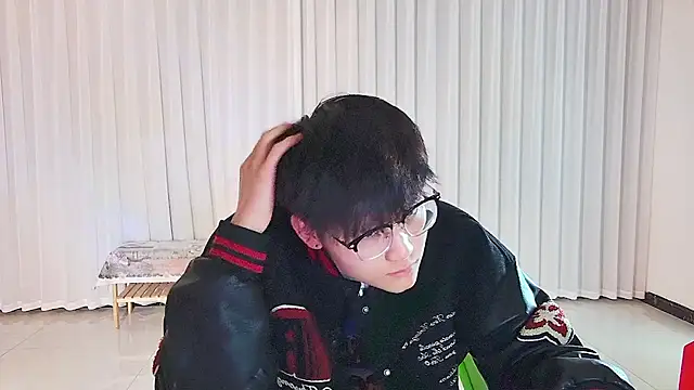KK-cuteboy online show from April 22, 5:10 am