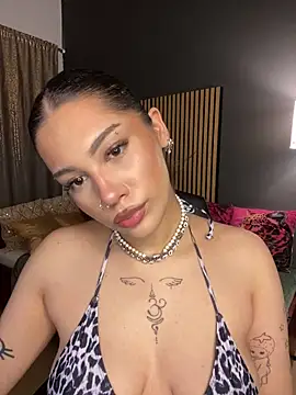 LoraShines online show from June 20, 10:51 am