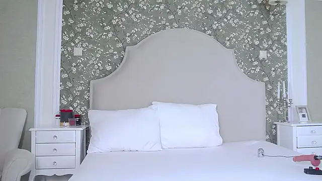 TesaQuinn online show from February 4, 7:09 pm