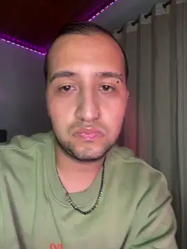 Snapshot of naugthydominic chatting on October 10, 4:22 am naugthydominic online show from October 10, 4:22 am