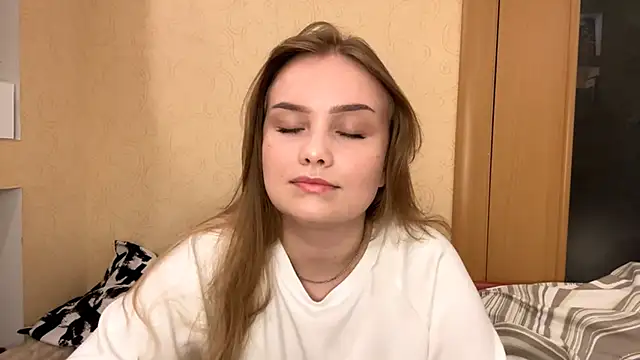 Snapshot of WillowSturiaIe chatting on October 10, 10:14 am WillowSturiaIe online show from October 10, 10:14 am