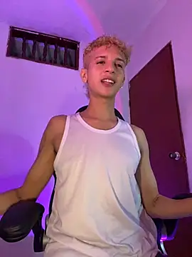 tylernova online show from November 10, 4:22 am