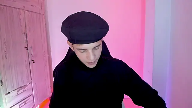 tylernova online show from February 9, 3:43 am