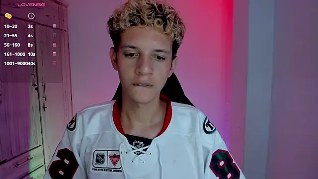 tylernova online show from February 22, 3:51 am