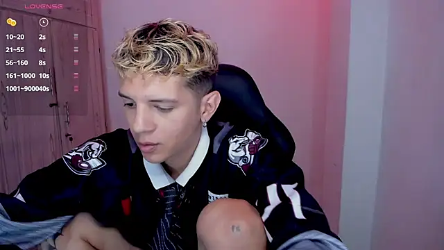 tylernova online show from March 3, 3:45 am