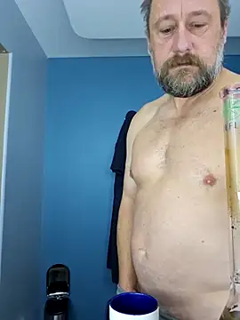 Snapshot of akstr8 chatting on October 13, 4:07 pm akstr8 online show from October 13, 4:07 pm