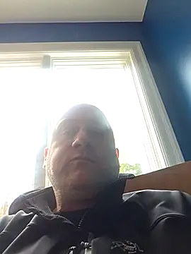 Snapshot of akstr8 chatting on March 28, 4:28 pm akstr8 online show from March 28, 4:28 pm