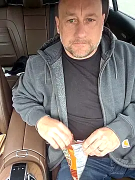 Snapshot of akstr8 chatting on April 5, 9:34 pm akstr8 online show from April 5, 9:34 pm