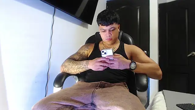 Boyhot 00 online show from December 16, 4:39 am