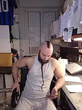 Snapshot of BeppeRagnar chatting on April 3, 2:26 pm BeppeRagnar online show from April 3, 2:26 pm