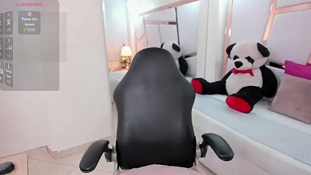 cloe 555 online show from December 19, 8:49 pm