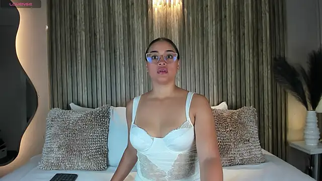 Snapshot of VanneCamiel chatting on October 27, 11:58 am VanneCamiel online show from October 27, 11:58 am