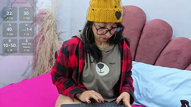 Snapshot of CHIARAJJONES chatting on November 7, 1:11 pm CHIARAJJONES online show from November 7, 1:11 pm