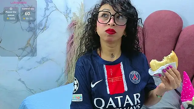 Snapshot of CHIARAJJONES chatting on November 26, 1:45 pm CHIARAJJONES online show from November 26, 1:45 pm