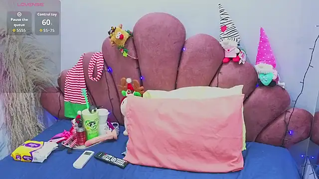 Snapshot of CHIARAJJONES chatting on December 17, 1:17 pm CHIARAJJONES online show from December 17, 1:17 pm