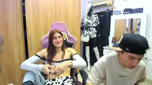 Snapshot of Pride_couple chatting on June 29, 10:43 pm Pride couple online show from June 29, 10:43 pm