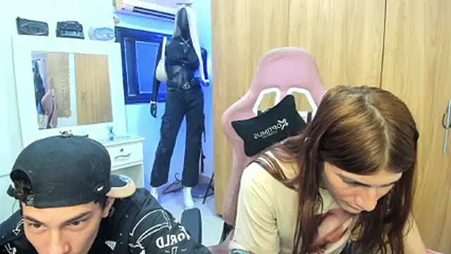 Snapshot of Pride_couple chatting on July 2, 7:42 pm Pride couple online show from July 2, 7:42 pm