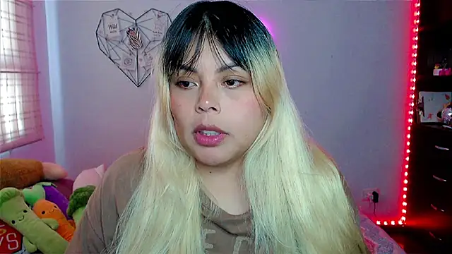 EllieMoonX online show from December 2, 9:32 pm