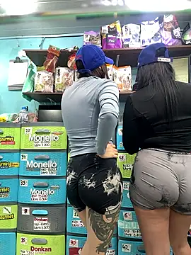 Snapshot of Lucy_699 chatting on January 18, 8:01 pm Lucy 699 online show from January 18, 8:01 pm