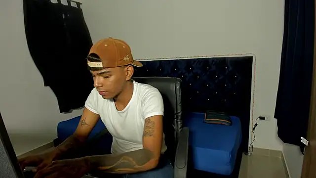 Snapshot of elias_ford chatting on October 10, 7:46 pm elias ford online show from October 10, 7:46 pm