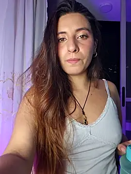 Snapshot of Meganthomson chatting on April 29, 12:48 am Meganthomson online show from April 29, 12:48 am