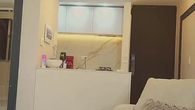 AbrilColls  online show from November 4, 6:45 am