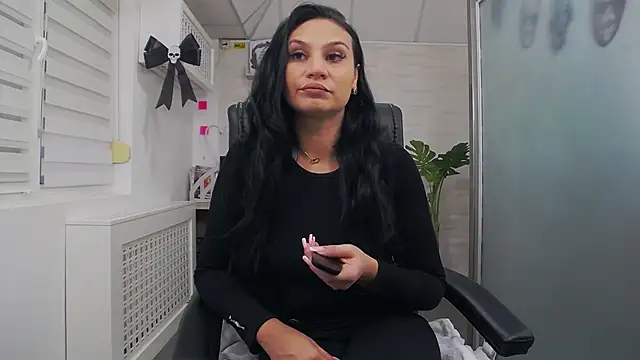 Snapshot of YaraXCox chatting on October 30, 4:47 am YaraXCox online show from October 30, 4:47 am