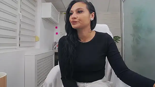 Snapshot of YaraXCox chatting on November 7, 4:12 am YaraXCox online show from November 7, 4:12 am