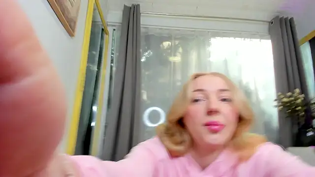 Snapshot of SundyRose chatting on March 3, 8:09 am SundyRose online show from March 3, 8:09 am