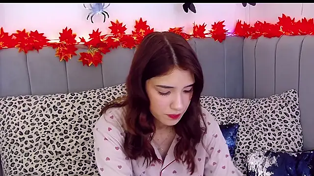 Snapshot of ArielLoove chatting on October 11, 7:51 am ArielLoove online show from October 11, 7:51 am