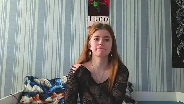 EmiliaCouple online show from May 19, 11:49 am