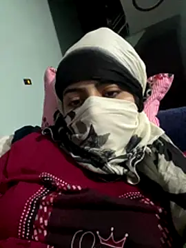 Crazycutiee2 online show from November 4, 12:15 pm