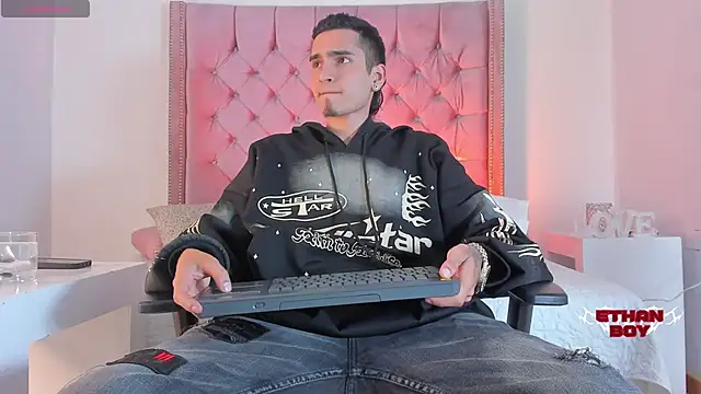 Ethan Boy  online show from October 24, 8:16 pm