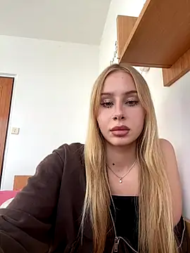 Snapshot of RemyStyles chatting on October 24, 2:35 pm RemyStyles online show from October 24, 2:35 pm