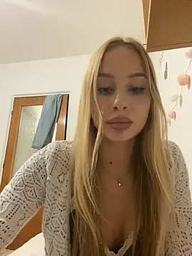 Snapshot of RemyStyles chatting on October 27, 8:57 pm RemyStyles online show from October 27, 8:57 pm