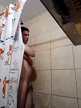 Snapshot of Ezeaxl chatting on December 3, 1:02 am Ezeaxl online show from December 3, 1:02 am