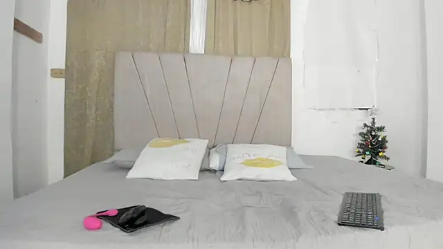 Nina keller  online show from December 3, 11:14 pm