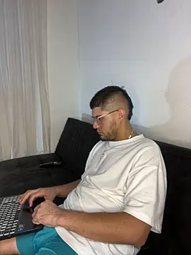 mirallesandbig online show from October 25, 10:48 pm