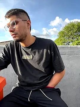 mirallesandbig online show from November 10, 9:36 pm