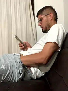 mirallesandbig online show from January 11, 12:15 am