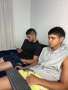 mirallesandbig online show from February 6, 11:52 pm