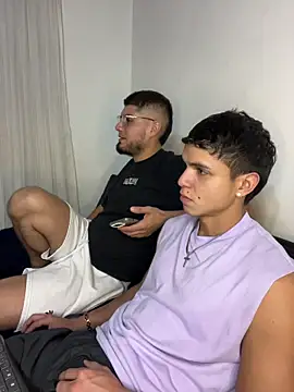 mirallesandbig online show from February 11, 11:32 pm