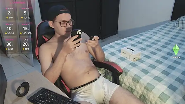 Snapshot of Josh_18cm chatting on October 25, 10:45 am Josh 18cm online show from October 25, 10:45 am