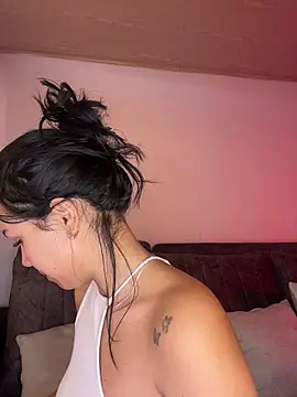 Snapshot of AmeliaR chatting on October 19, 5:46 pm AmeliaR online show from October 19, 5:46 pm