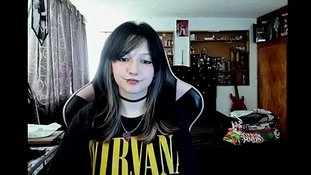 Maki Zein  online show from February 3, 7:52 pm