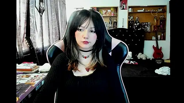 Maki Zein  online show from February 17, 8:59 pm