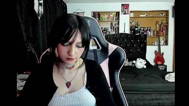 Maki Zein  online show from March 13, 1:12 am