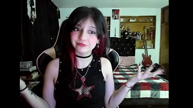 Maki Zein  online show from May 10, 4:06 am