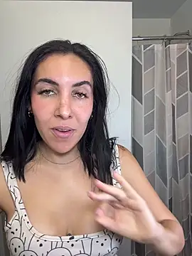 Snapshot of Lolathebaddie chatting on October 27, 5:06 pm Lolathebaddie online show from October 27, 5:06 pm