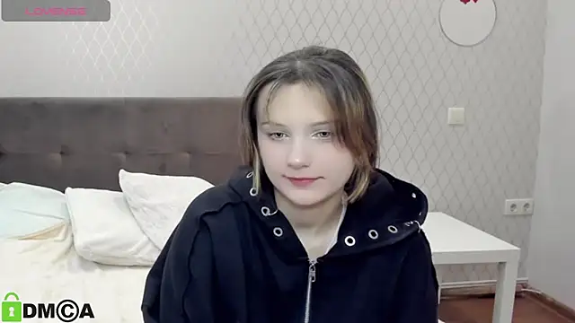 Snapshot of SofiMuse chatting on October 10, 6:56 am SofiMuse online show from October 10, 6:56 am
